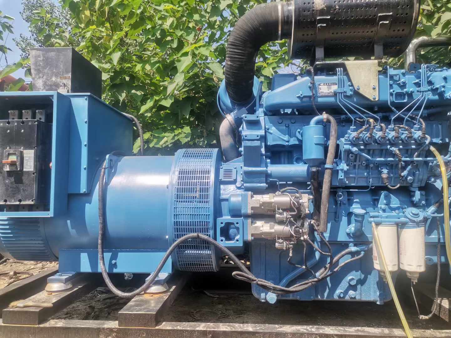 察隅详细说明降低 800kW 柴油发电机输出电流波动的方法