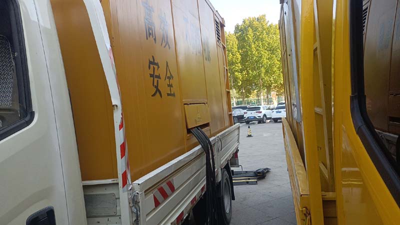 察隅如何判断柴油发电机组和UPS电源的切换时间是否符合要求?